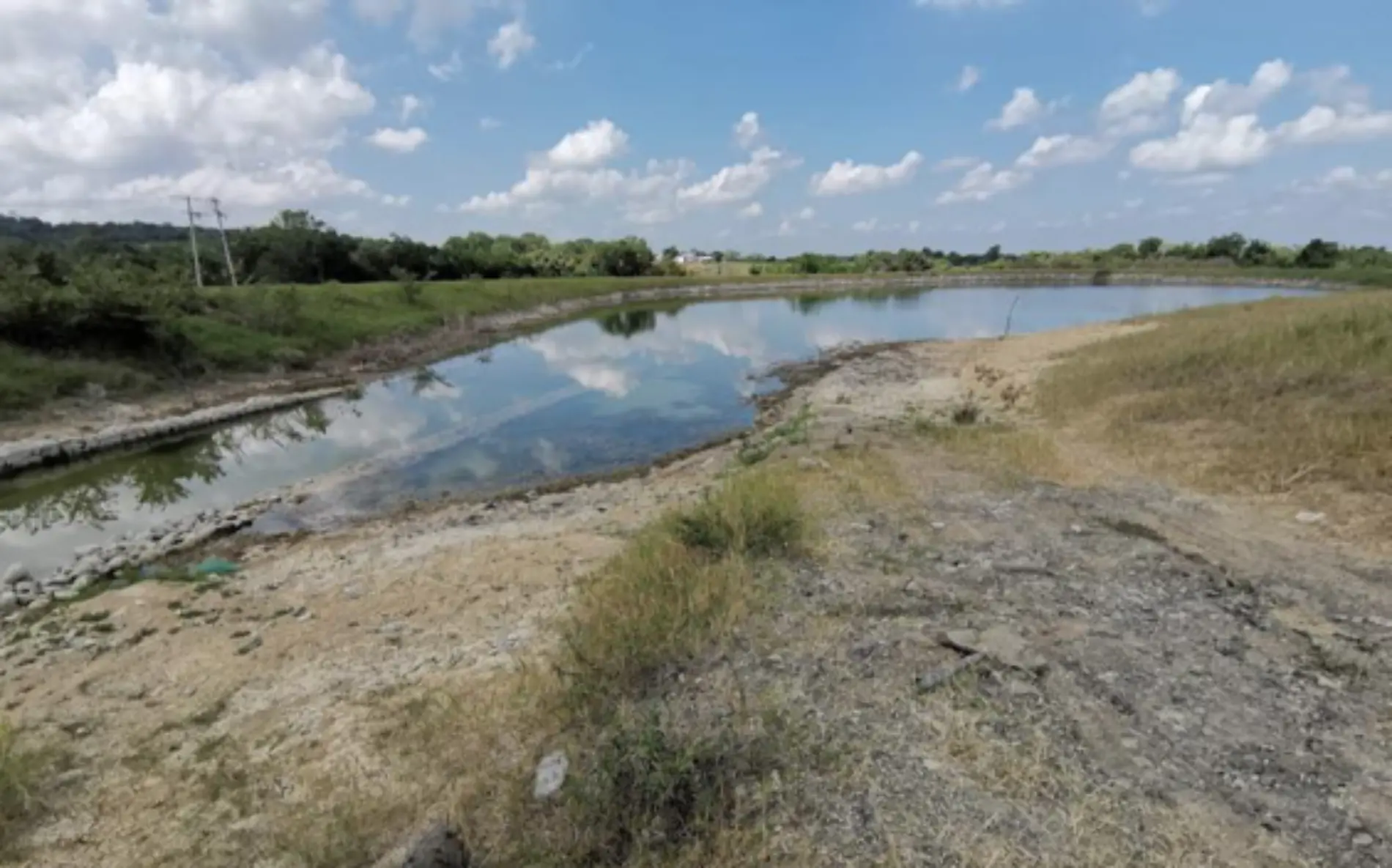 Presas y ollas de agua esperan lluvias